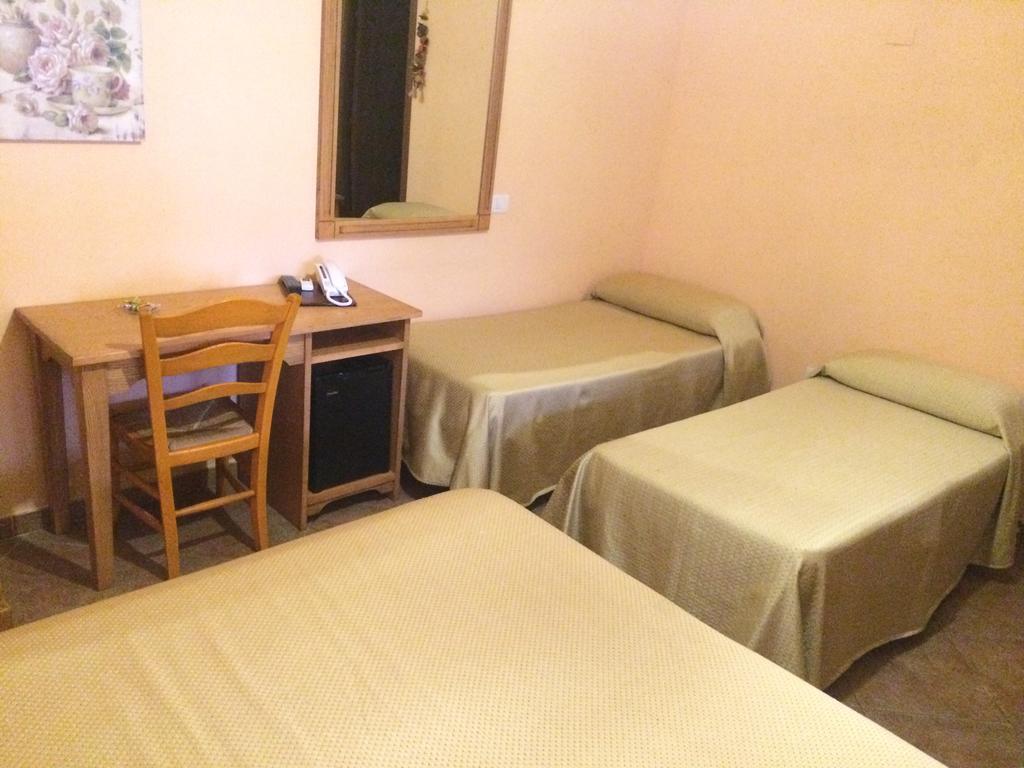 Albergo Arinde Rende Δωμάτιο φωτογραφία